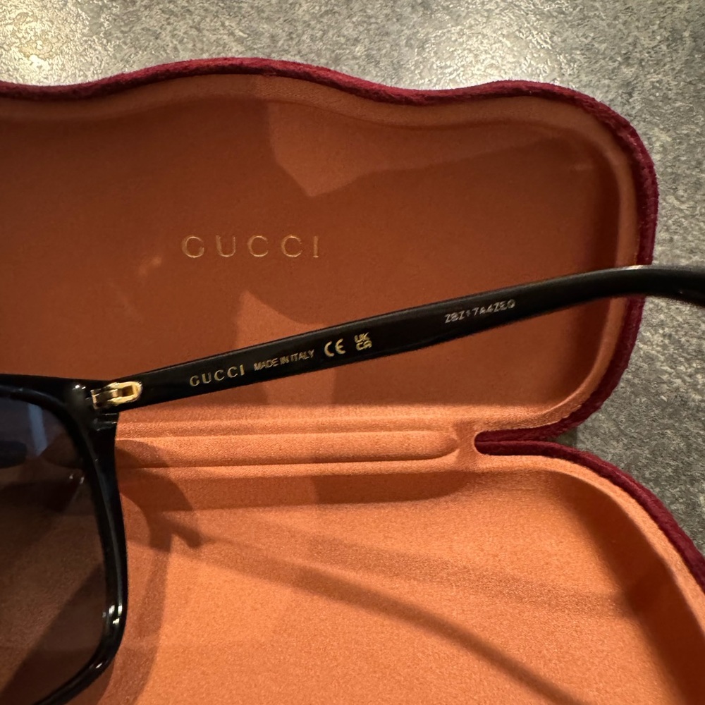 Gucci Black Oversized Sunglasses - Picture 6 of 6